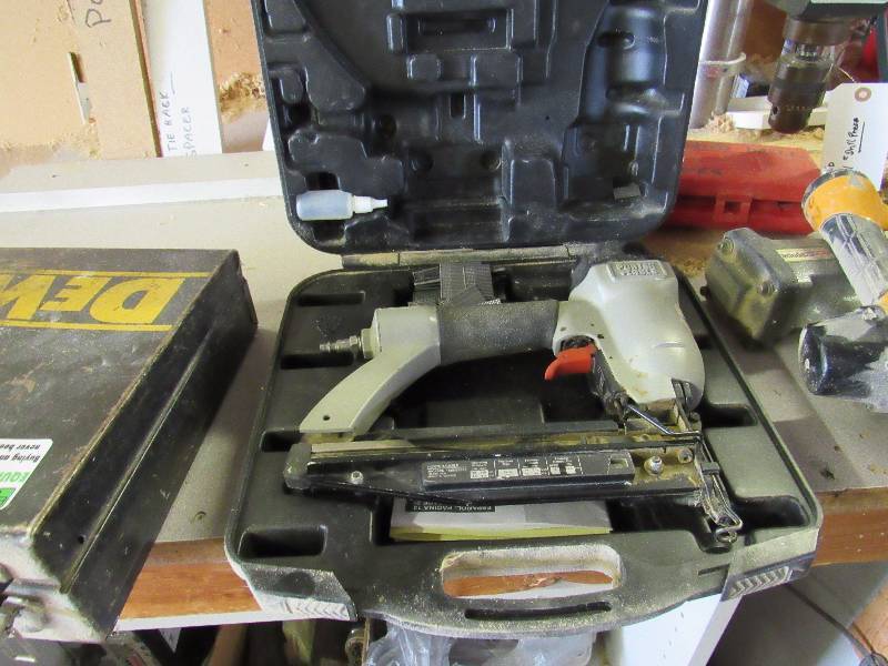 lot 5327 image: Porter Cable StaplerNailer