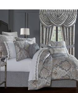 lot 413 image: Comforter Set. - King Retail $441.00 RCY-1