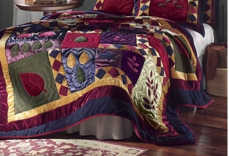 lot 900 image: Plush Velvet Quilt - Twin Retail $99.99 GM120223