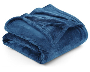 lot 452 image: Fleece Blanket King Size Retail $26.99 RCY-1
