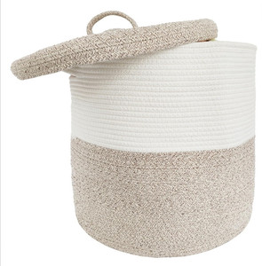 lot 453 image: Woven Laundry Basket with Lid Retail $39.98 RCY-1