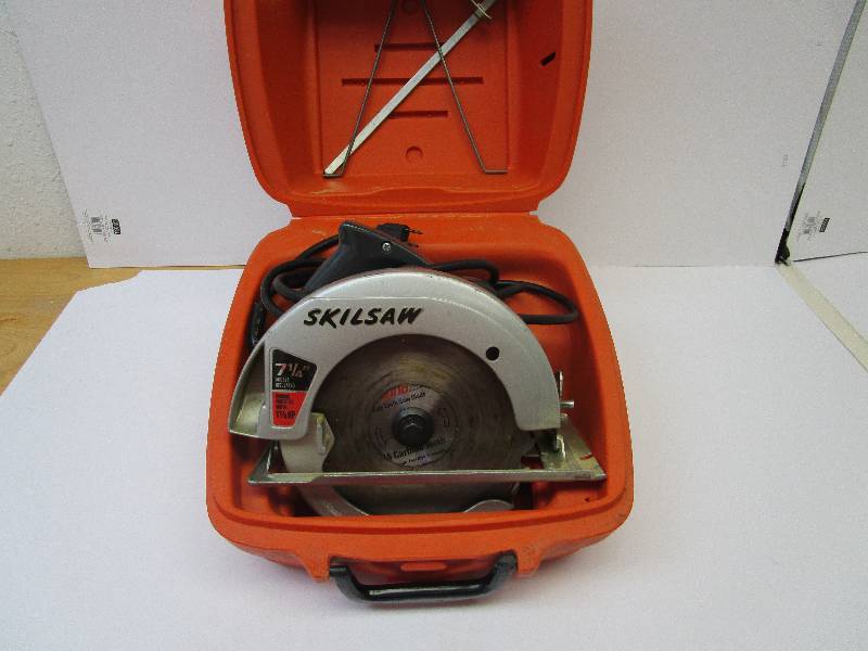 Skilsaw Circular Saw with Case Moving Sale Sellers need to downsize