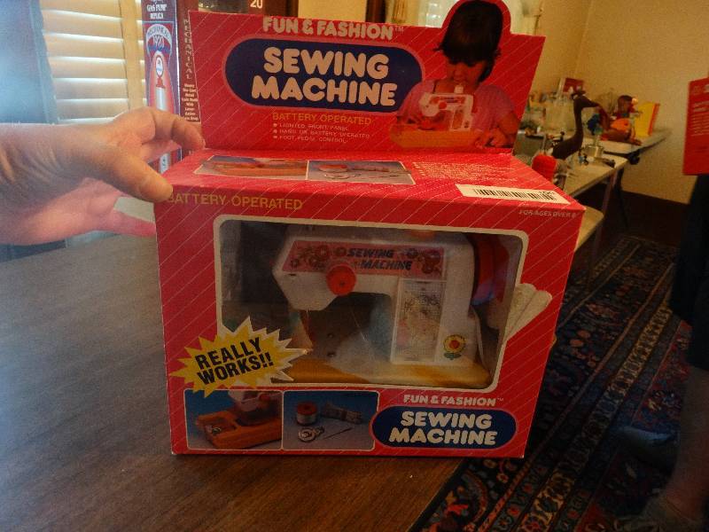 lot 100 image: Mini Fun & Fashion Sewing Machine.