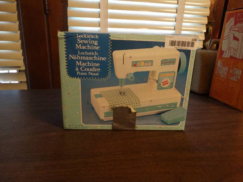 lot 108 image: Mini Vintage Lock stitch sewing machine.