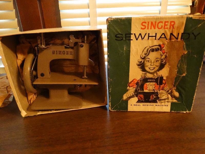 lot 150 image: Mini vintage singer sewing machine.