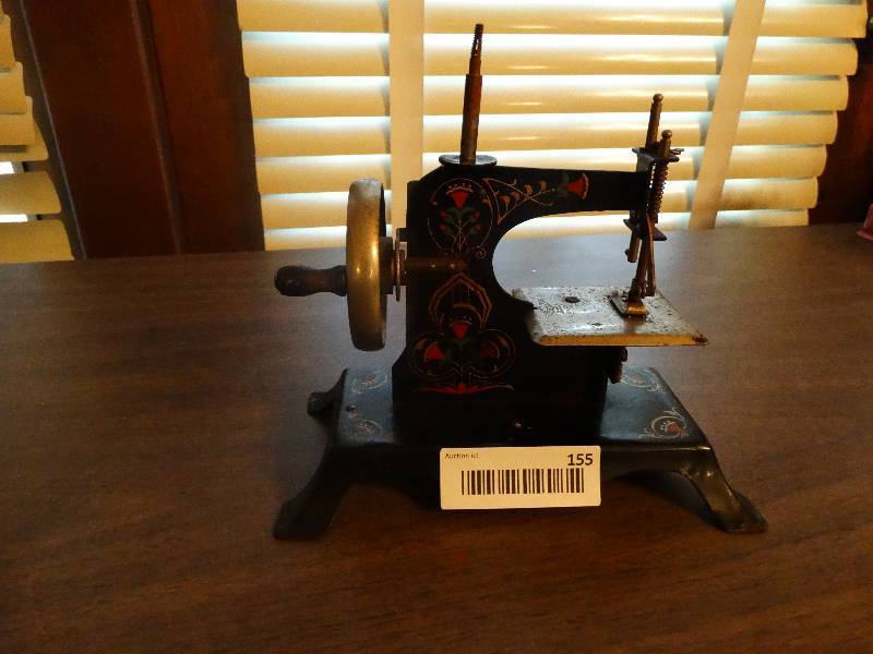 lot 155 image: Mini vintage sewing machine.
