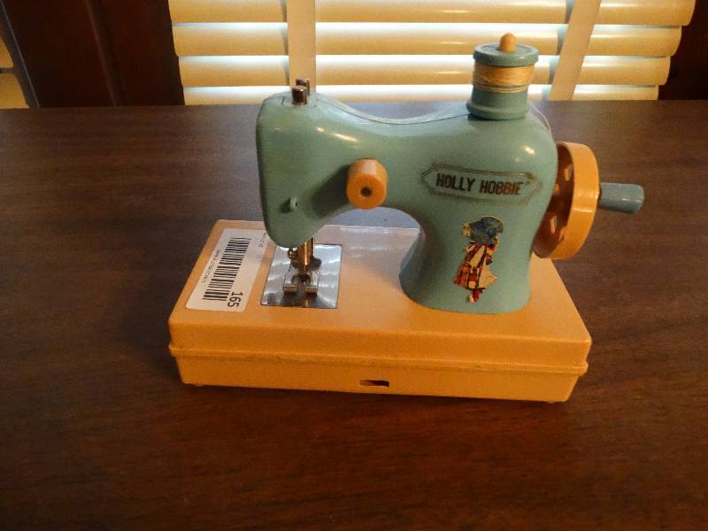 lot 165 image: Mini vintage Holly hobbie sewing machine.