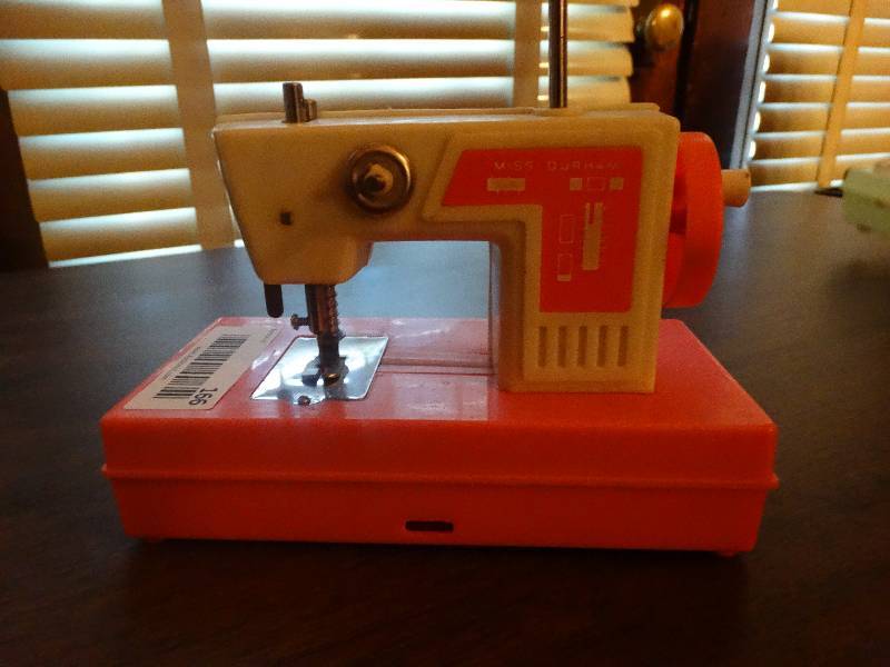 lot 166 image: Mini vintage sewing machine.