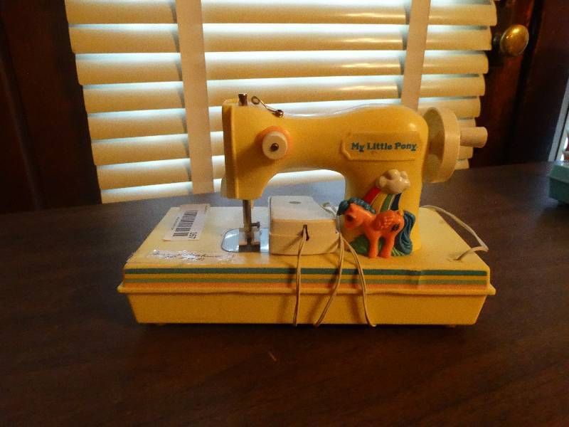 lot 167 image: Mini vintage my little pony electric sewing machine.