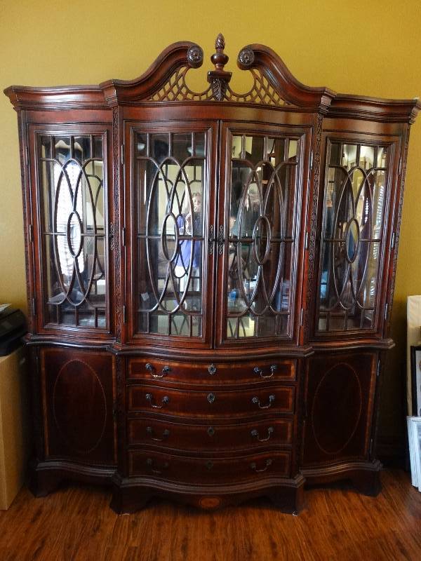 lot 98 image: Vineyard Lighted china hutch. Very Beautiful piece.