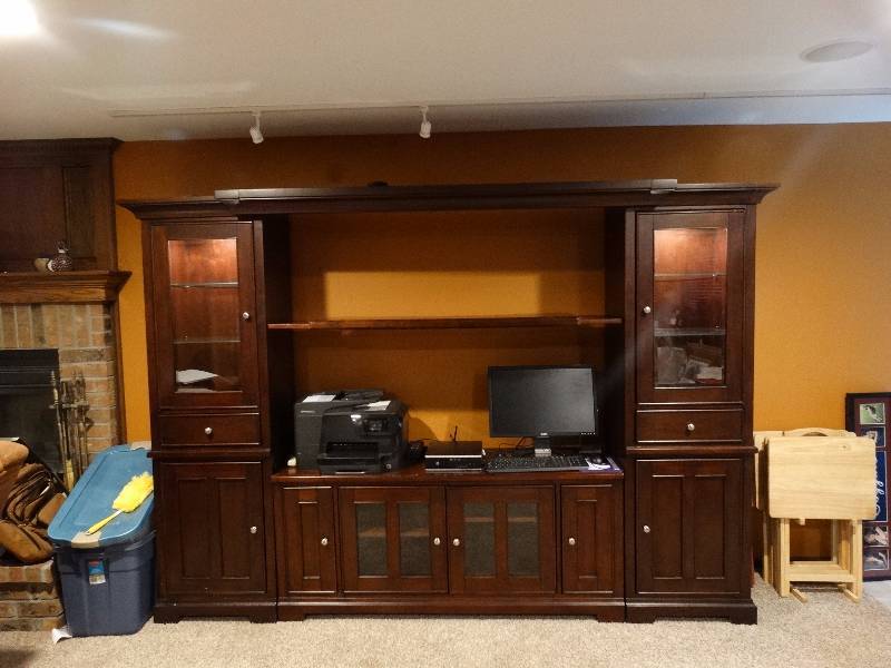 lot 99 image: Entertainment center 5 sections.