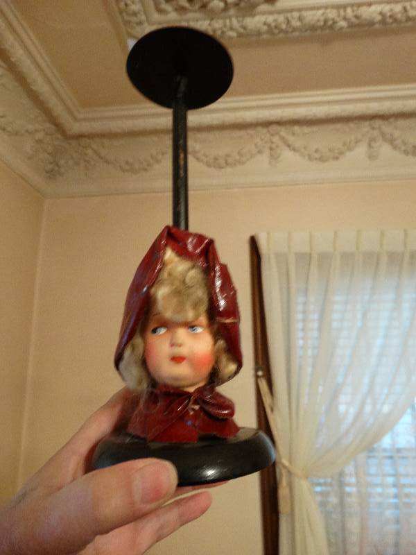 lot 193 image: Wooden Antique Hat Holder.