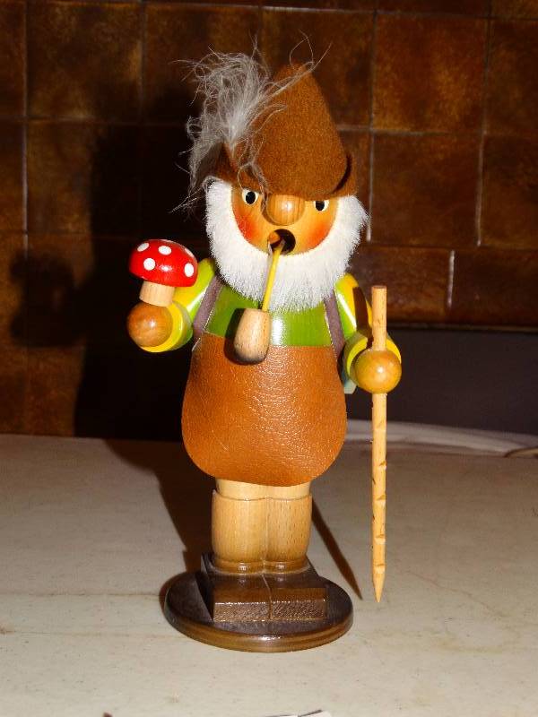 lot 217 image: Wooden Smoker.