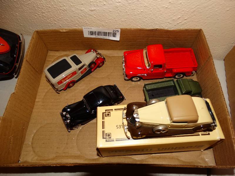 lot 225 image: Flat of 5 old vehicles 1922 Packard light, 1955 Chevy  Step side, Deuce 12 Scale green truck, Black Packard, tan truck.
