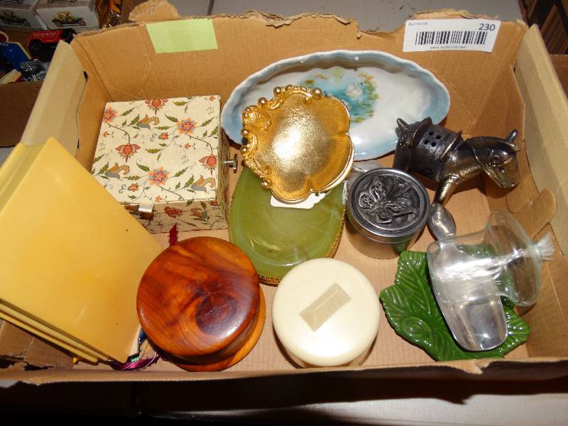 lot 230 image: Flat of home decor. small tin with candle and butterfly top, small round wooden box,  soap dish, small plastic divider box, little music box jewelry box.