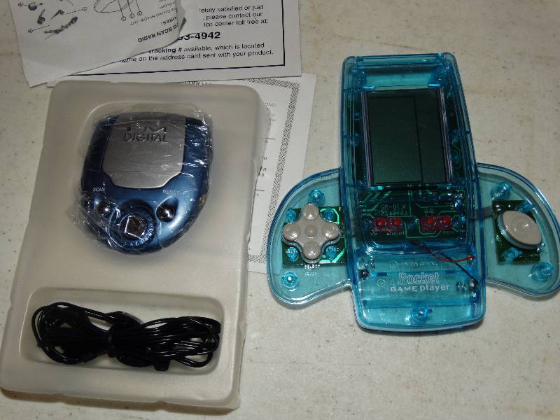 lot 231 image: New pocket game player, New FM Digital Player.