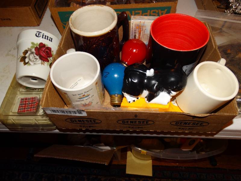 lot 251 image: Coffee cups, small flower pots, Light bulbs.