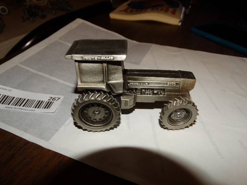lot 267 image: Pewter Deutz-Allis Tractor.