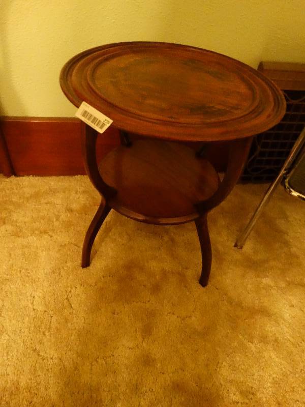 lot 279 image: Round vintage Wooden end table.