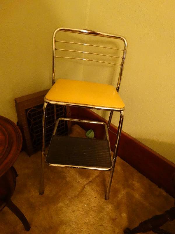 lot 280 image: Vintage metal step stool.