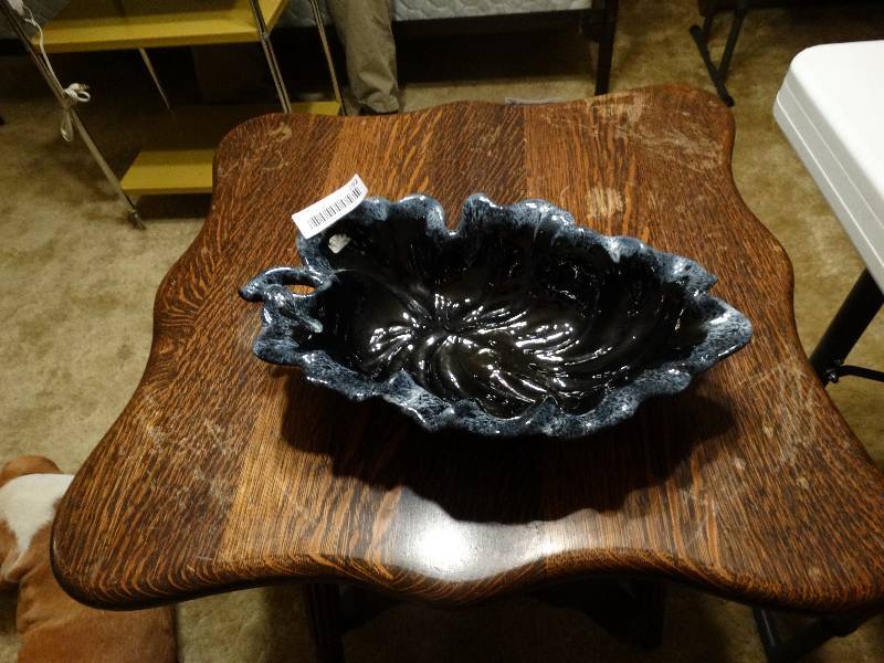 lot 292 image: Van Briggle Pottery leaf dish.