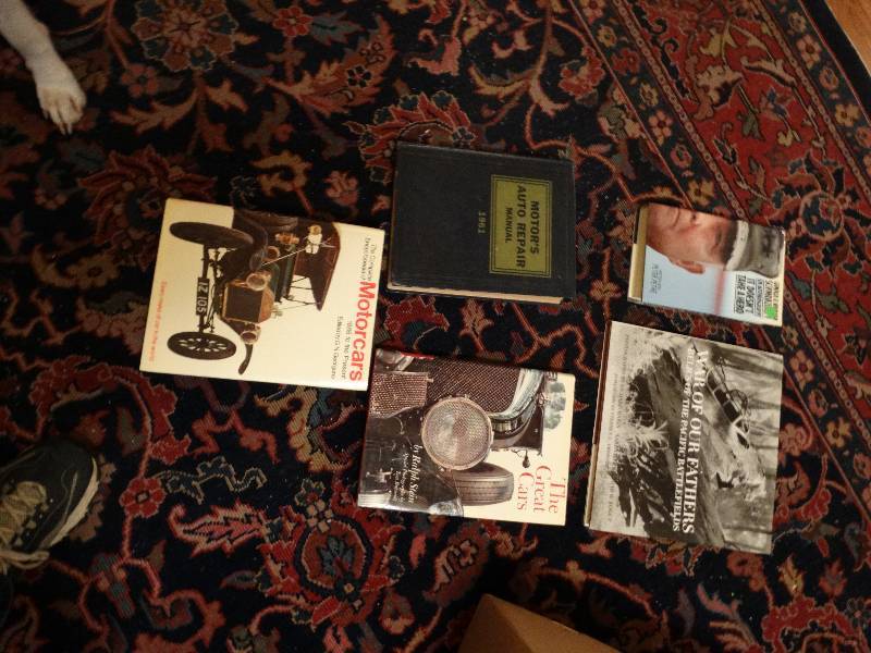 lot 317 image: Box of assorted books.