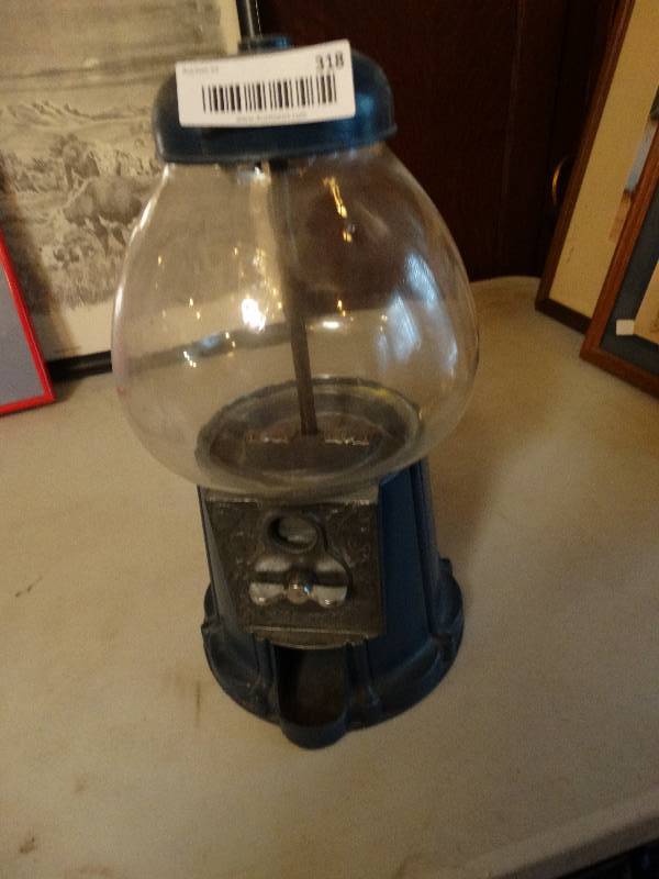 lot 318 image: Vintage gumball machine.