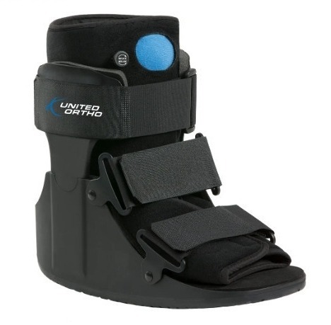 lot 1008 image: Air Cam Walker Fracture Boot Retail $46.95 RCY6823