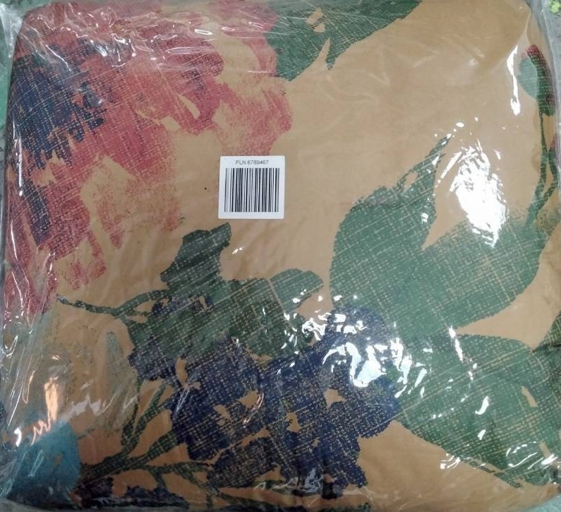 lot 1000 image: Full Comforter Retail $109.99 GM120223