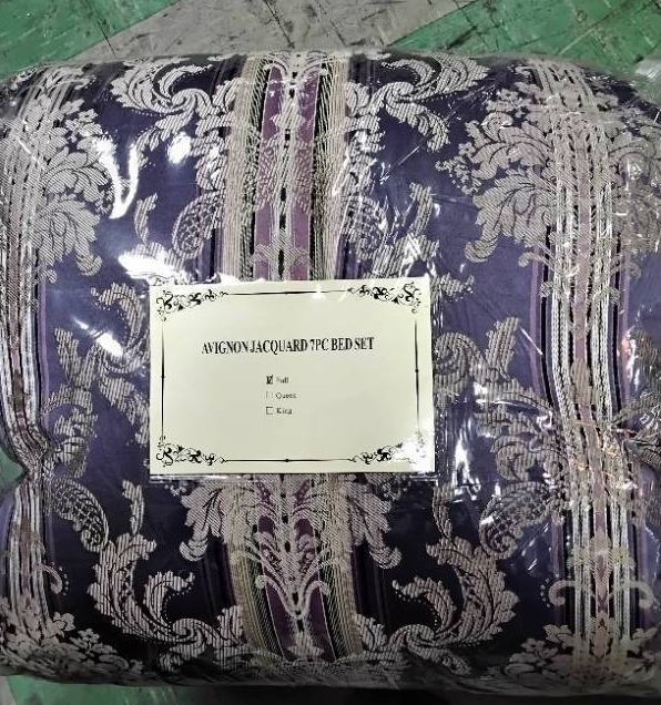 lot 1003 image: Full Size Comforter Set Retail $99.99 GM120223