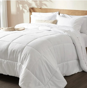 lot 610 image: Queen Comforter Set Retail $42.99 RCY-1