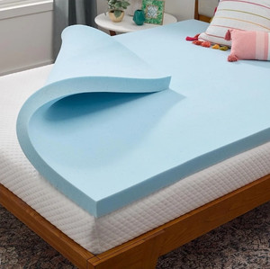 lot 617 image: Full Size Memory Foam Mattress Topper Retail $45.99 RCY-1