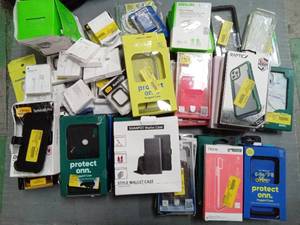 lot 628 image: Apple iPhone CasesAccessories Lot52 pcs