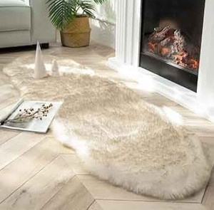 lot 691 image: Ultra Soft Faux Fox Fur Rug Retail $49.99 RCY-1