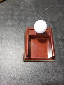 lot 5829 image: Golf Sticky Note Holder