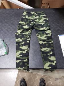 lot 5945 image: Camo Yoga Pants SmallMedium