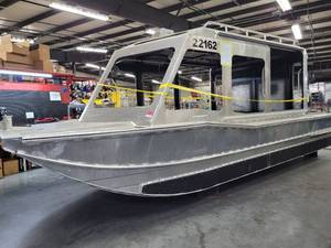 lot 9021 image: Newly Fabricated 22ft Aluminum Boat