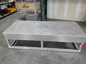 lot 39019 image: 5ft Dimond Plate Aluminum Bench
