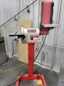 lot 41507 image: Bucktool Model BD4801 Wood Working Belt Disc Sander