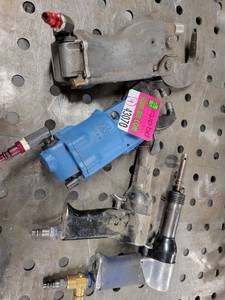 lot 43070 image: Lot Of 4 Air Compressor Rivet Tools
