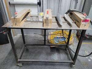 lot 47510 image: Metal Fabrication Cart W Assorted Aluminum Parts