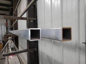 lot 43022 image: Lot Of 3 Assorted Size Aluminum Beams