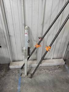 lot 43033 image: Trailer Jack and Pipe Clamps