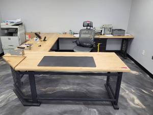 lot 47604 image: U Shape Metal Frame Wooden Top Desk