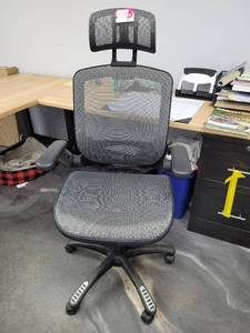 lot 47605 image: Grey Mesh Office Chair