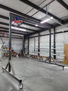 lot 8501 image: Industrial Engine Hoist On Steel Frame WCasters