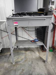 lot 41520 image: Global Industrial Shop Desk