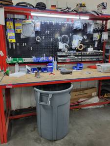 lot 43109 image: Contents Of Work Bench