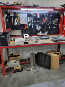 lot 43110 image: Contents Of Work Bench