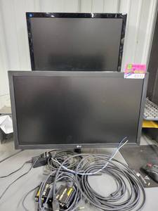 lot 43111 image: Contents Of Desk, Including 2 Monitors